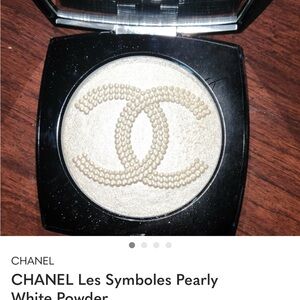 CHANEL Les Symboles Illuminating Face Powder in White